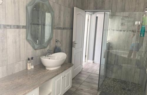 George Apartment | Golfers View @ Kingswood Golf Estate