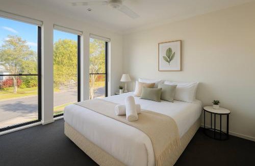 Robina House | Golfside Escape – Stylish 3BR Townhouse in Robina