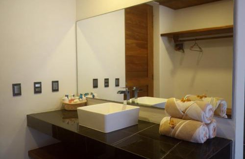 Troncones House | Golondrina Beachfront Room with Pool, Troncones