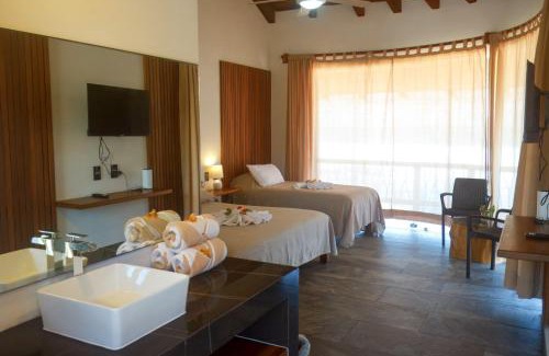Troncones House | Golondrina Beachfront Room with Pool, Troncones