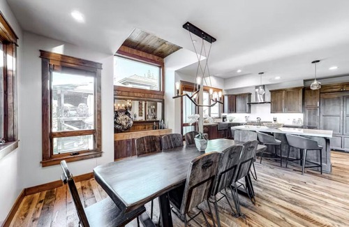 South Lake Tahoe Villa | Gondola Vista 4 Bedroom Villa w/EV Charger