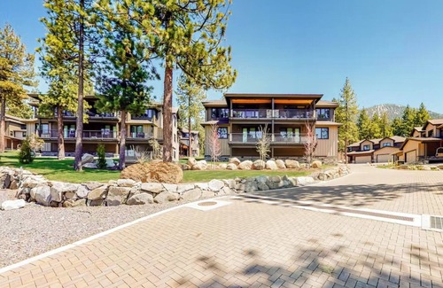 South Lake Tahoe Villa | Gondola Vista 4 Bedroom Villa w/EV Charger
