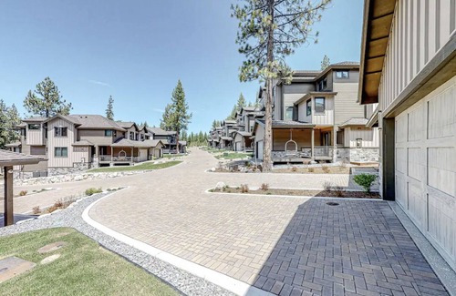 South Lake Tahoe Villa | Gondola Vista 4 Bedroom Villa w/EV Charger