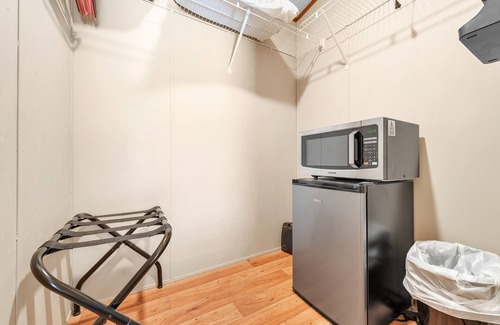Kingston Apartment | Gone Fishin' - 1 Bedroom Hotel Room by The Lodges at Fossil Creek