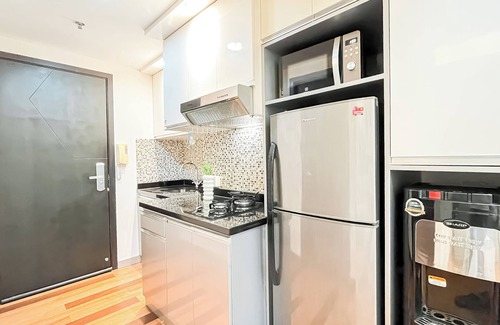 Jatinegara Apartment | Good Location Studio At Apartment Tamansari The Hive Near Lrt Station