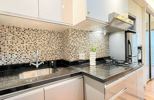Jatinegara Apartment | Good Location Studio At Apartment Tamansari The Hive Near Lrt Station