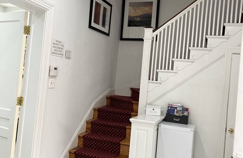 Columbia Heights Apartment | Good Night 2 Queens-1bdrm Metro, 10-min. Ride downtown, White House