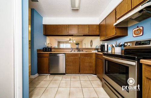 Emerald Waters Village House | GOOD TIMES AND TAN LINES 0.6 miles away from beach