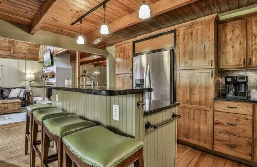 Big Canoe House | Good Times - Inside Big Canoe Community + Screened-in Porches, Firepit, Porch Swings + More!