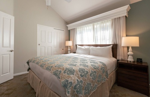 Del Mar Hotel | Good-Value Accommodation! 3 Convenient Units, Kitchen, Onsite Parking!