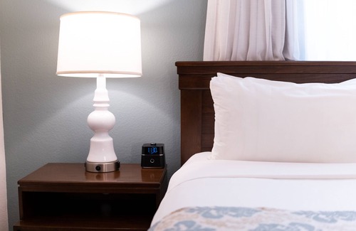 Del Mar Hotel | Good-Value Accommodation! 3 Convenient Units, Kitchen, Onsite Parking!