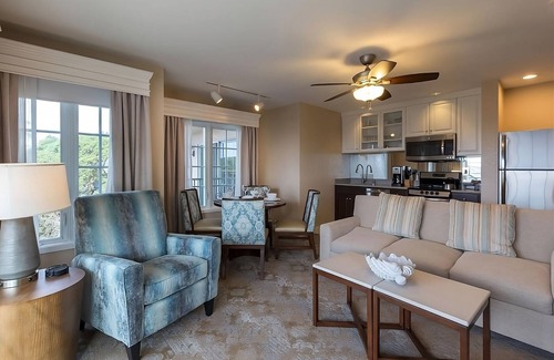 Del Mar Hotel | Good-Value Accommodation! 3 Convenient Units, Kitchen, Onsite Parking!
