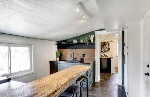 Northeast Minneapolis House | Good vibes only live here! New, sassy, and oh-so-much fun just happened in Northeast, Minneapolis