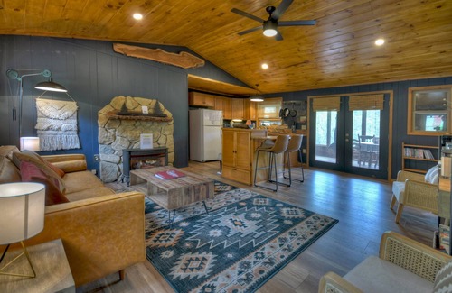 Blue Ridge Cottage | Good Vibes | Private Stocked Pond | Hot Tub | Fire Pit