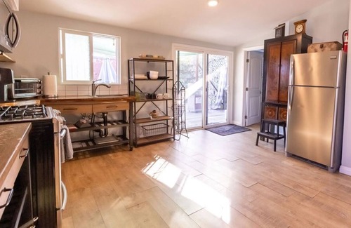 Logan Heights House | GoodLifeResorts (Downtown, Airport) 4 BR, 10 guest