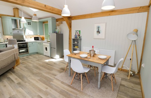 Halford Cottage | GOOSE LODGE, pet friendly, luxury holiday cottage in Halford