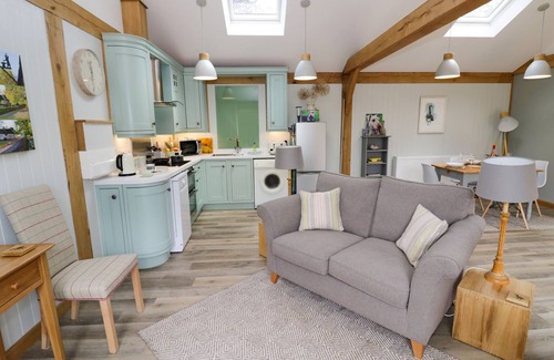 Halford Cottage | GOOSE LODGE, pet friendly, luxury holiday cottage in Halford