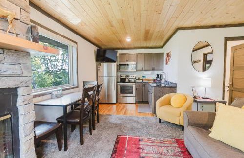 Two Harbors Apartment | Gooseberry Trailside Suites