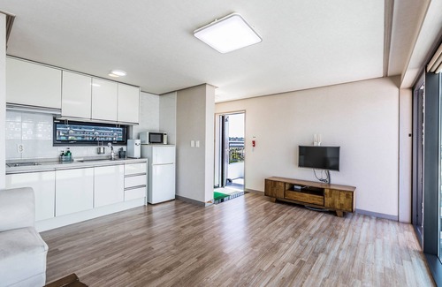 Jungmun House | Goraesu Pension