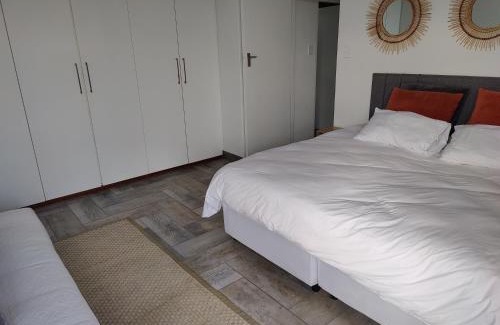 Mountainside Apartment | Gordon's Bay Sunset View
