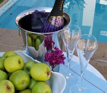 Gordons Bay Central House | Gordon's Beach Lodge