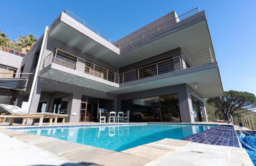 Mountainside Villa | Gordons Bay Villa with Pool