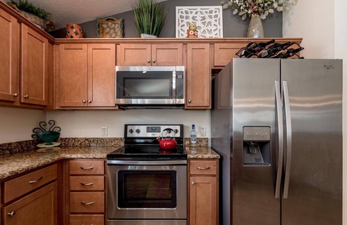 Village of Collier Villa | Gorg! 3 bed/2 bath private courtyard villa walking distance to Brownwood Square