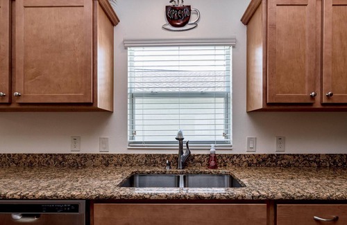 Village of Collier Villa | Gorg! 3 bed/2 bath private courtyard villa walking distance to Brownwood Square