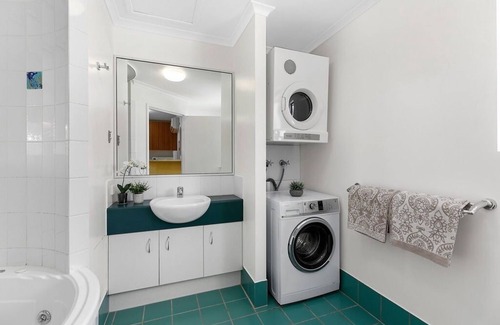 Noosaville Resort | Gorgeous 1 Bed Apartment in Luxurious Noosa Resort