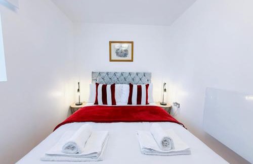 Pudsey Apartment | Gorgeous 1 bed flat, Sleeps 4, free Parking, Pet friendly, Pudsey, Leeds
