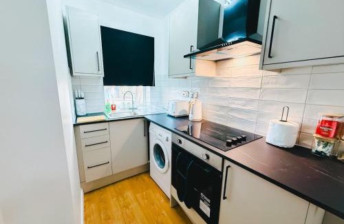 Pudsey Apartment | Gorgeous 1 bed flat, Sleeps 4, free Parking, Pet friendly, Pudsey, Leeds