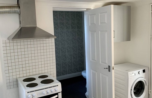 Upper Edmonton Apartment | Gorgeous 1 bedroom studio flat with garden