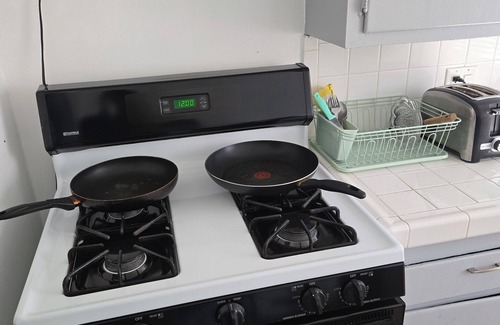 Sunset Park Apartment | Gorgeous 1-bedroom apartment with AC, WiFi in enjoyable Santa Monica