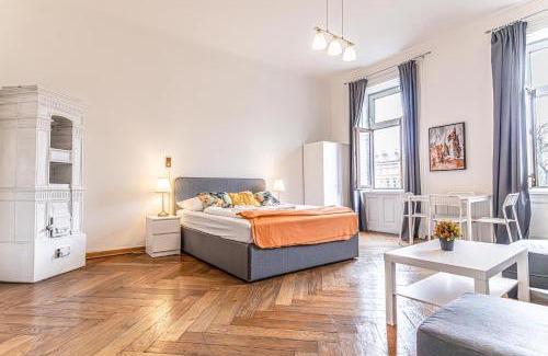 Wahring Apartment | Gorgeous 1BR Apt near AKH Hospital