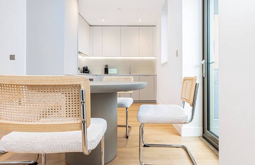 Tottenham Hale Apartment | Gorgeous 1BR w/balcony, 2min Tottenham Hale Tube