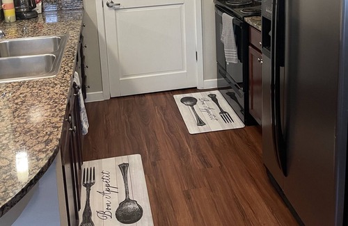 Southeast Apartment | GORGEOUS 2 BED 2 BATH MINUTES FROM DOWNTOWN