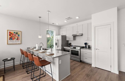 Hough Apartment | Gorgeous 2 Bed/2 Bath | CLE Clinic | Balcony