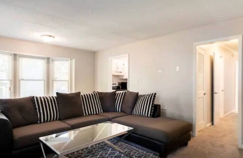 Riverdale House | Gorgeous 2 bed and 2.5 bath Home