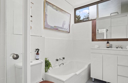 Cremorne Apartment | Gorgeous 2-Bed Apartment with Pristine Views