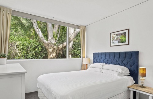 Cremorne Apartment | Gorgeous 2-Bed Apartment with Pristine Views