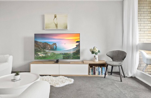 Cremorne Apartment | Gorgeous 2-Bed Apartment with Pristine Views