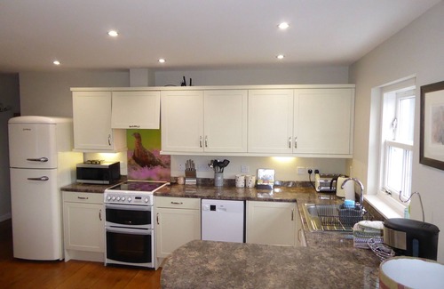 Blairgowrie Cottage | Gorgeous 2 Bed Cottage Near Glenshee. Hot tub, Garden, Child & Pet Friendly