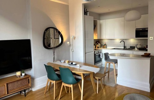 Camden Condo | Gorgeous 2 bedroom flat in charming Swiss Cottage