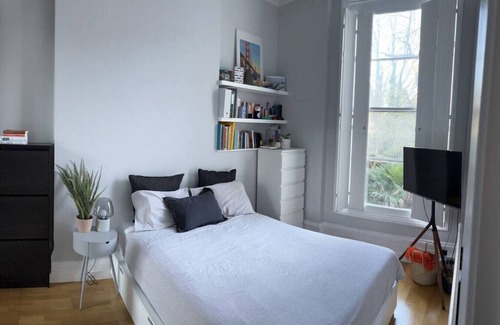 Camden Condo | Gorgeous 2 bedroom flat in charming Swiss Cottage