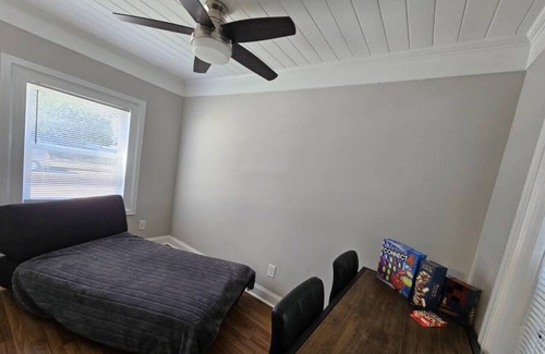 Home Park House | Gorgeous 2BR home with backyard