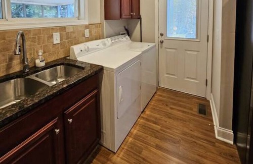 Home Park House | Gorgeous 2BR home with backyard