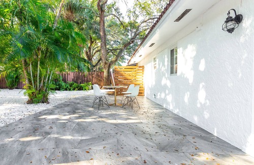The Roads Villa | Gorgeous 3 bed 2 bath House