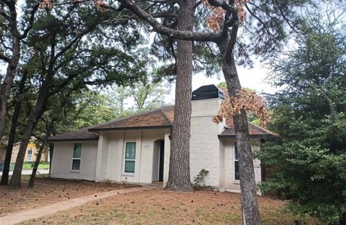 West Arlington House | Gorgeous 3-bedroom house in Arlington near AT&T Stadium in private cul-de-sac