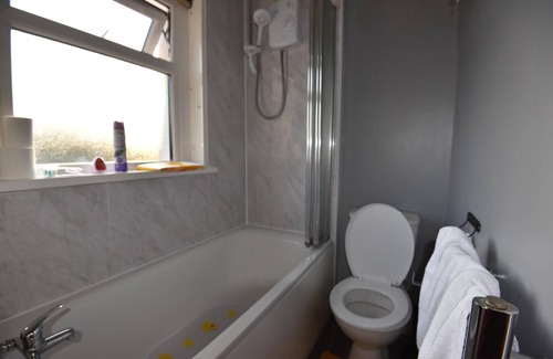 Tremorfa House | Gorgeous 3 Bedroom House Near Cardiff City Center