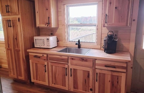 Sandy Creek Cabin | Gorgeous 3 Bedroom Cabin Located in Sandy Pond